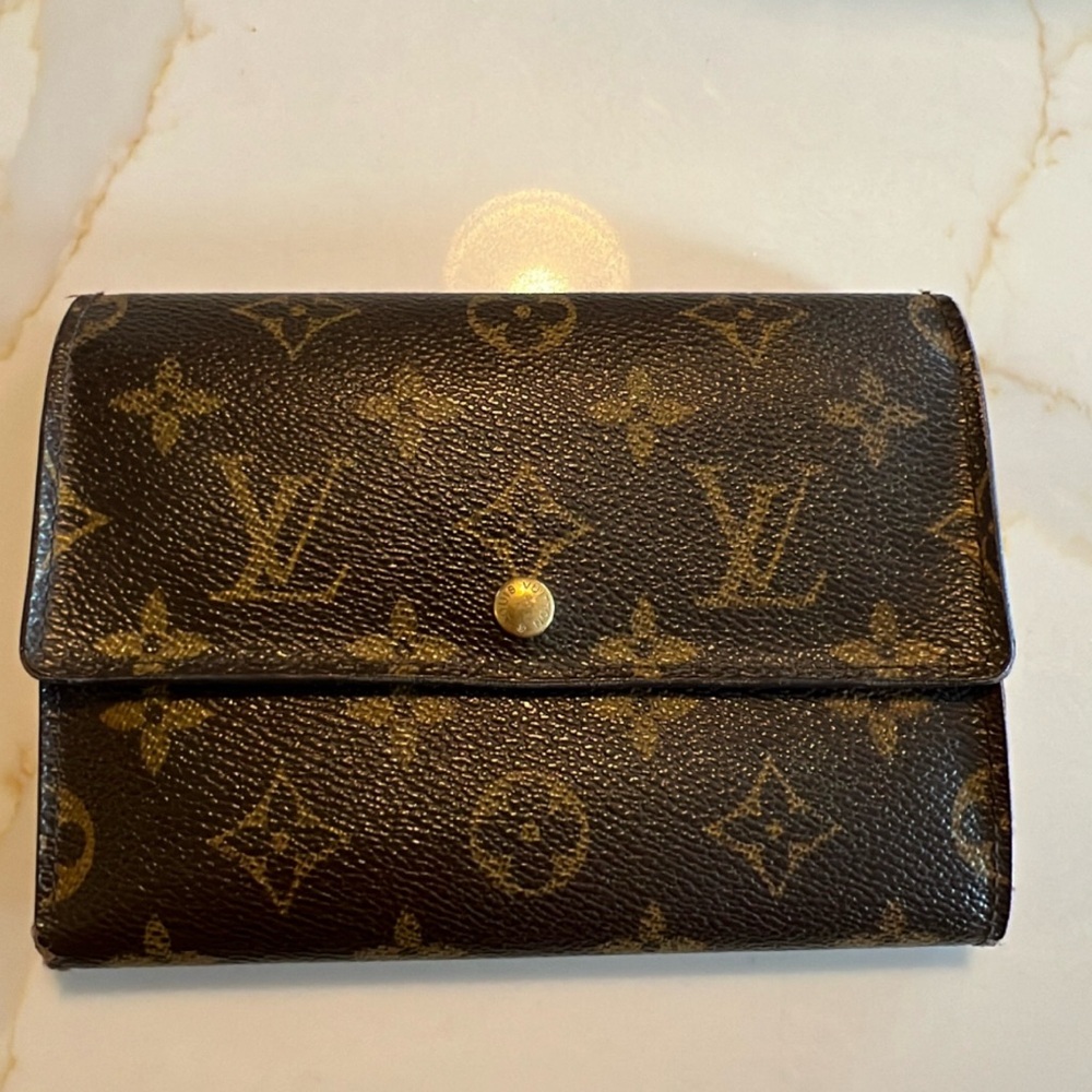 LV WALLET